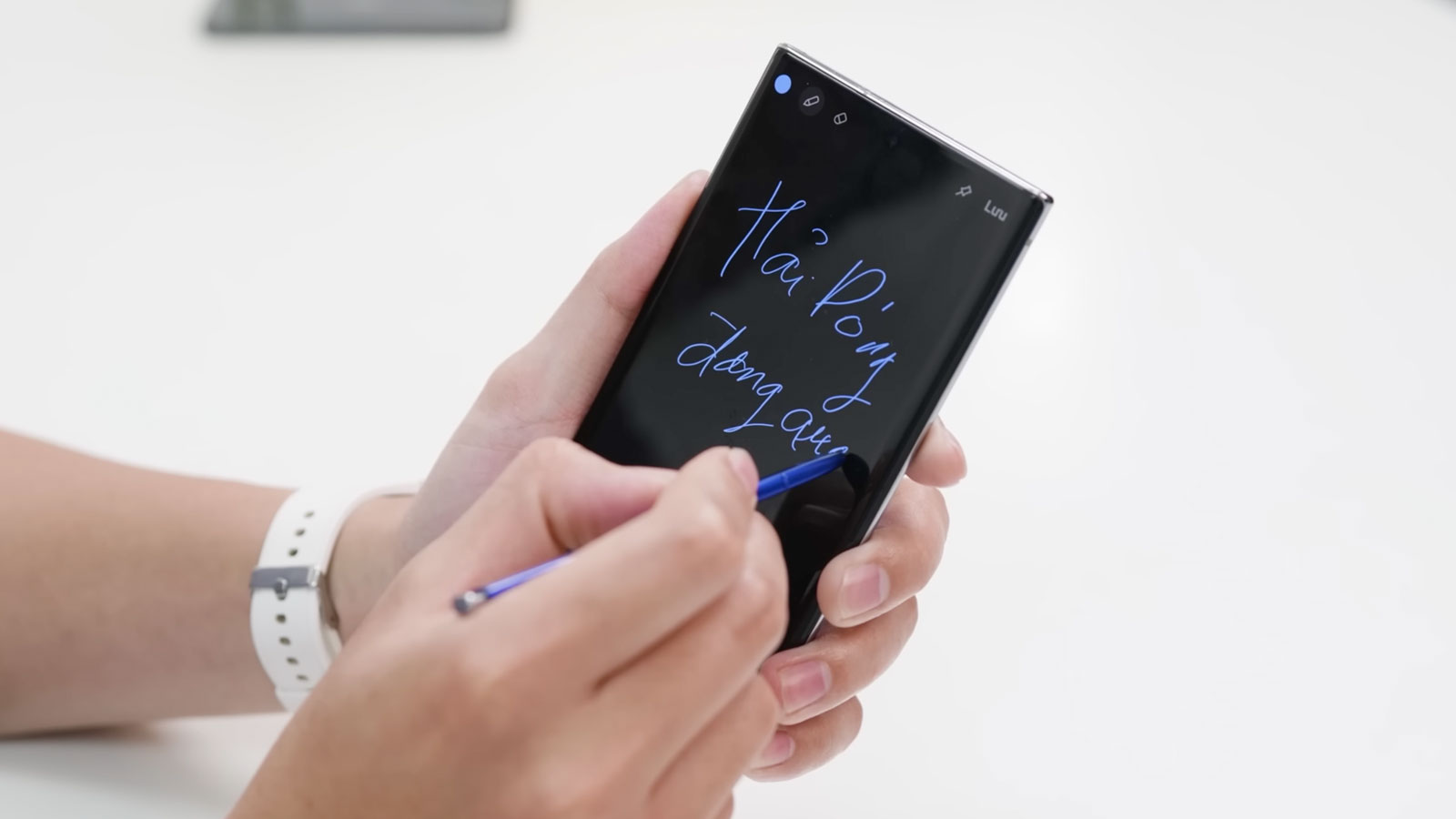 Mời bạn tải về trọn bộ hình nền Galaxy Note 10+ Star Wars Edition