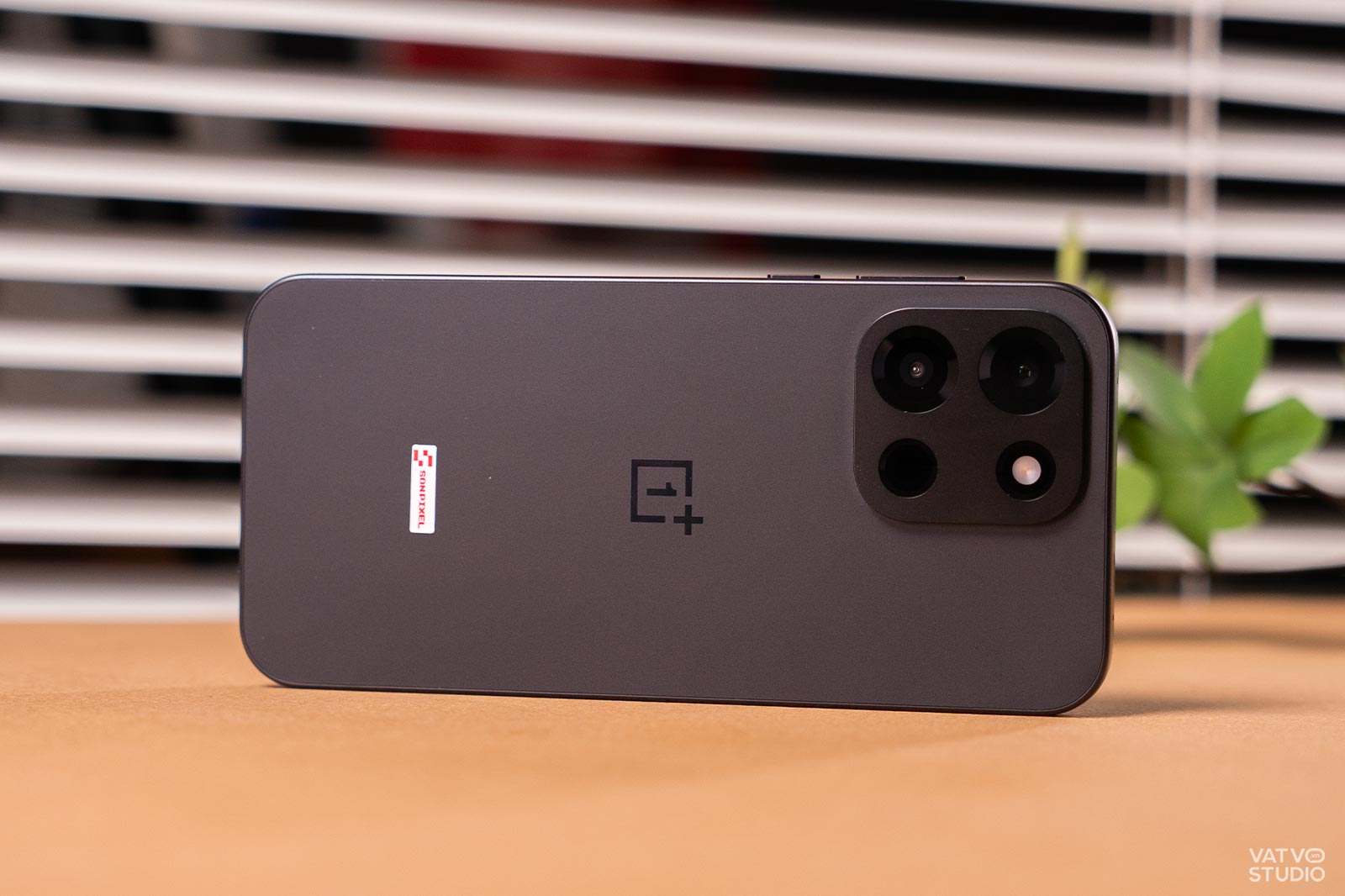 Trên tay OnePlus Turbo 6: Có pin 9.000mAh, Snapdragon 8s Gen 4 nhưng nhiều vấn đề插图1