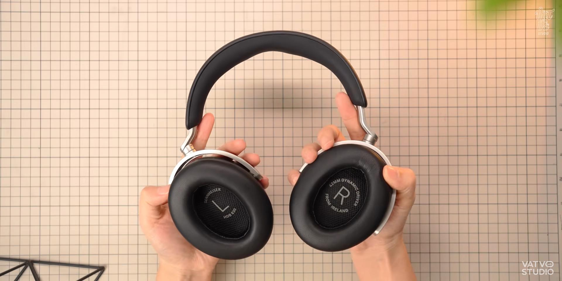 Đánh giá Sennheiser HDB 630: Giá 15 triệu, chất âm hay, có dongle giúp nghe nhạc chuẩn audiophile插图1 Đánh giá Sennheiser HDB 630: Giá 15 triệu, chất âm hay, có dongle giúp nghe nhạc chuẩn audiophile插图1