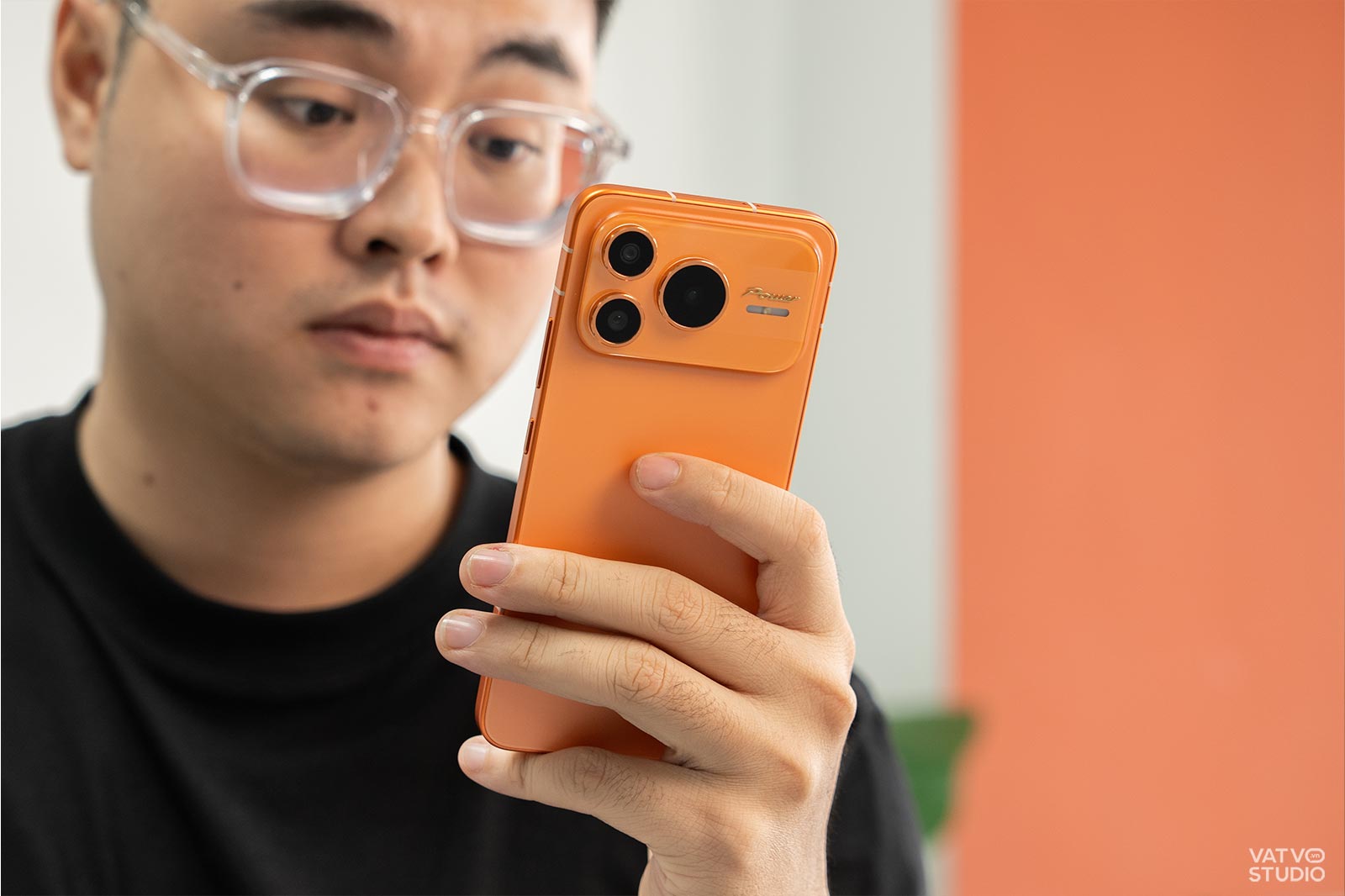 Trên tay HONOR Power2: Thiết kế như iPhone 17 Pro Max nhưng pin 10.080mAh lớn gấp đôi, giá 11 triệu插图3 Trên tay HONOR Power2: Thiết kế như iPhone 17 Pro Max nhưng pin 10.080mAh lớn gấp đôi, giá 11 triệu插图3