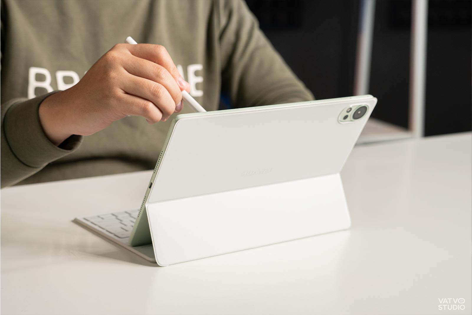 Đây là HUAWEI MatePad 12 X: Có màn hình PaperMatte, thiết kế rất xịn, đủ phụ kiện mà săn sale chỉ hơn 12 triệu插图6