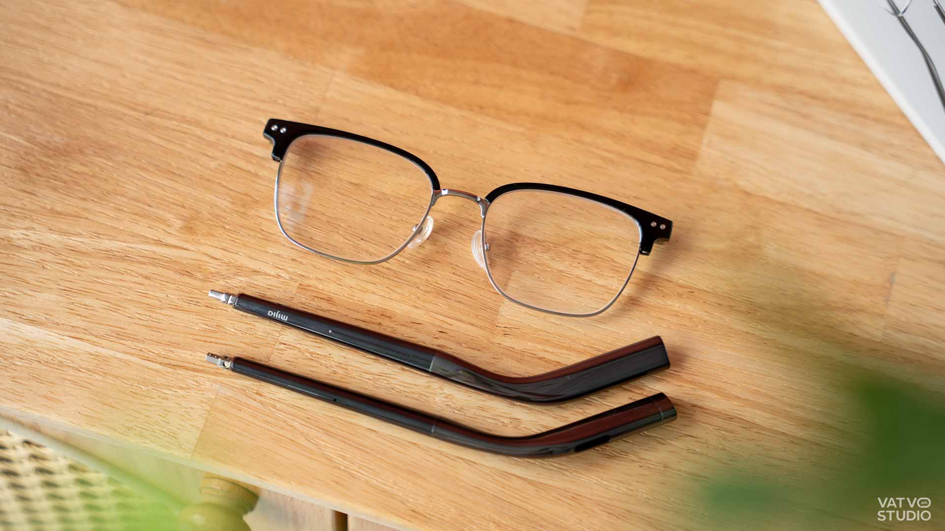 Trải nghiệm Xiaomi Mijia Smart Audio Glasses giá 5 triệu: Kính tích hợp loa nghe nhạc và ghi âm cực hay!插图9 Trải nghiệm Xiaomi Mijia Smart Audio Glasses giá 5 triệu: Kính tích hợp loa nghe nhạc và ghi âm cực hay!插图9