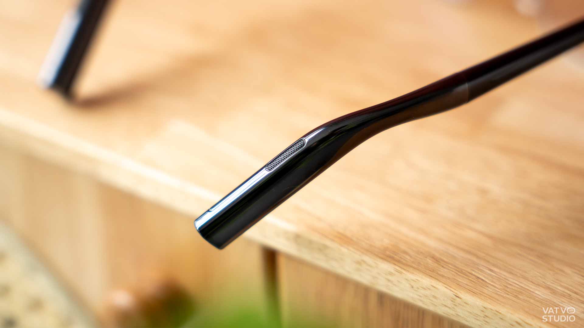 Trải nghiệm Xiaomi Mijia Smart Audio Glasses giá 5 triệu: Kính tích hợp loa nghe nhạc và ghi âm cực hay!插图4 Trải nghiệm Xiaomi Mijia Smart Audio Glasses giá 5 triệu: Kính tích hợp loa nghe nhạc và ghi âm cực hay!插图4