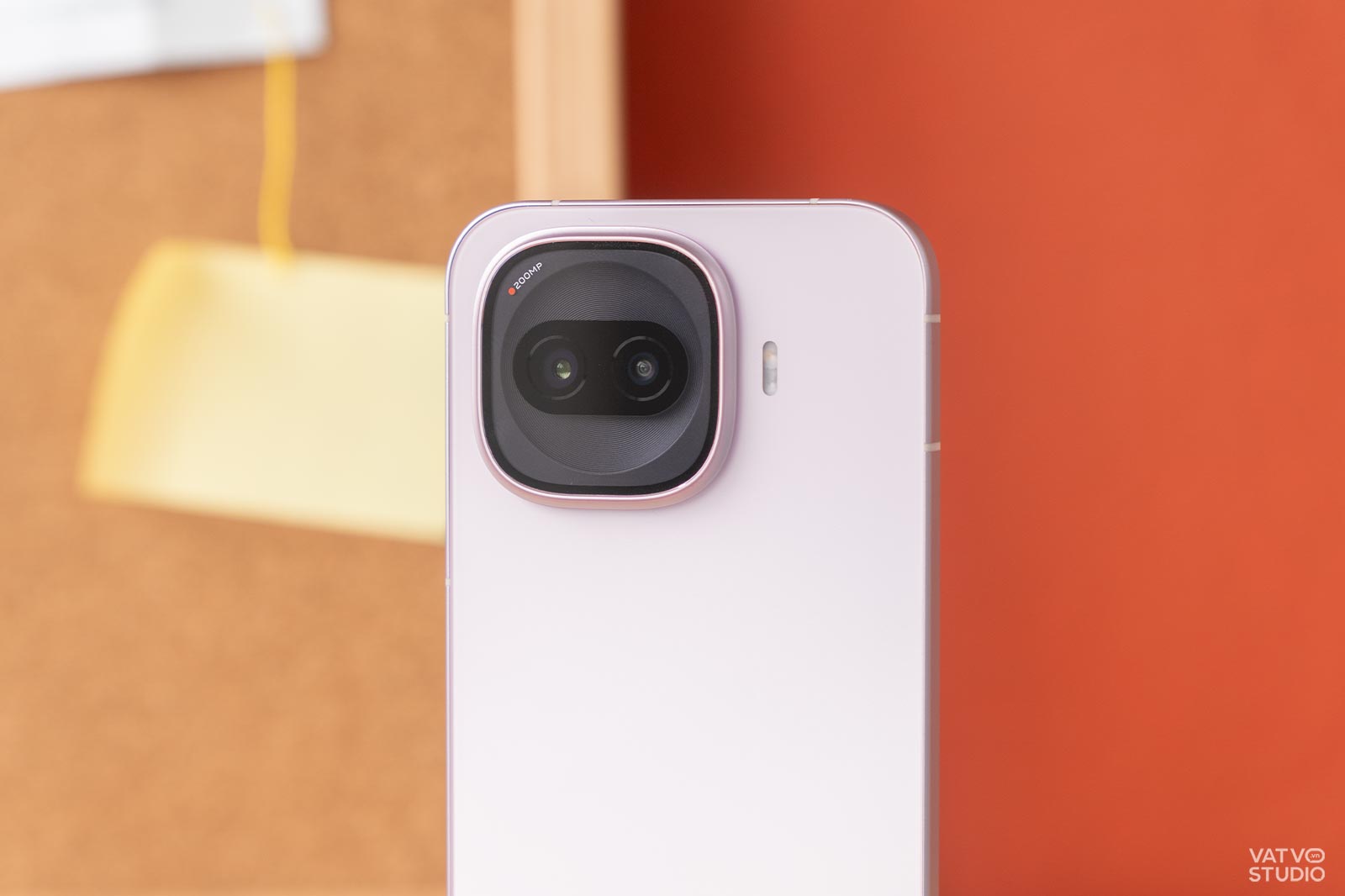 Trên tay iQOO Z11 Turbo: Snapdragon 8 Gen 5, camera 200MP, thiết kế mới nhưng giá tăng mạnh插图2